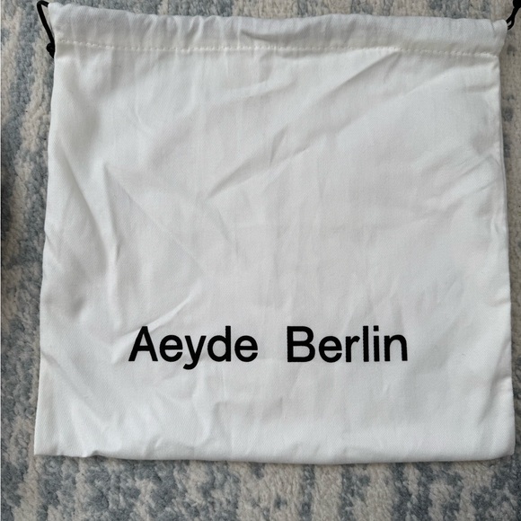 Aeyde Women’s Clara Pointed Pumps - Picture 4 of 7